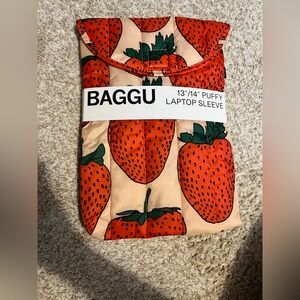 NWT BAGGU strawberry puffy laptop sleeve 13”/14”